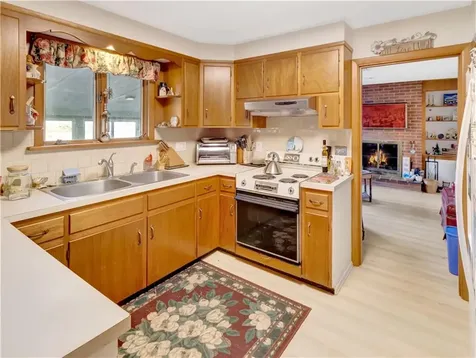 89 North Court Tiverton RI 02878