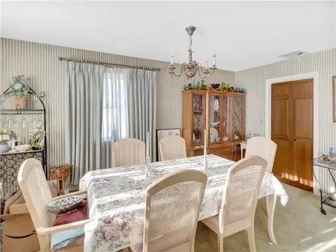 89 North Court Tiverton RI 02878