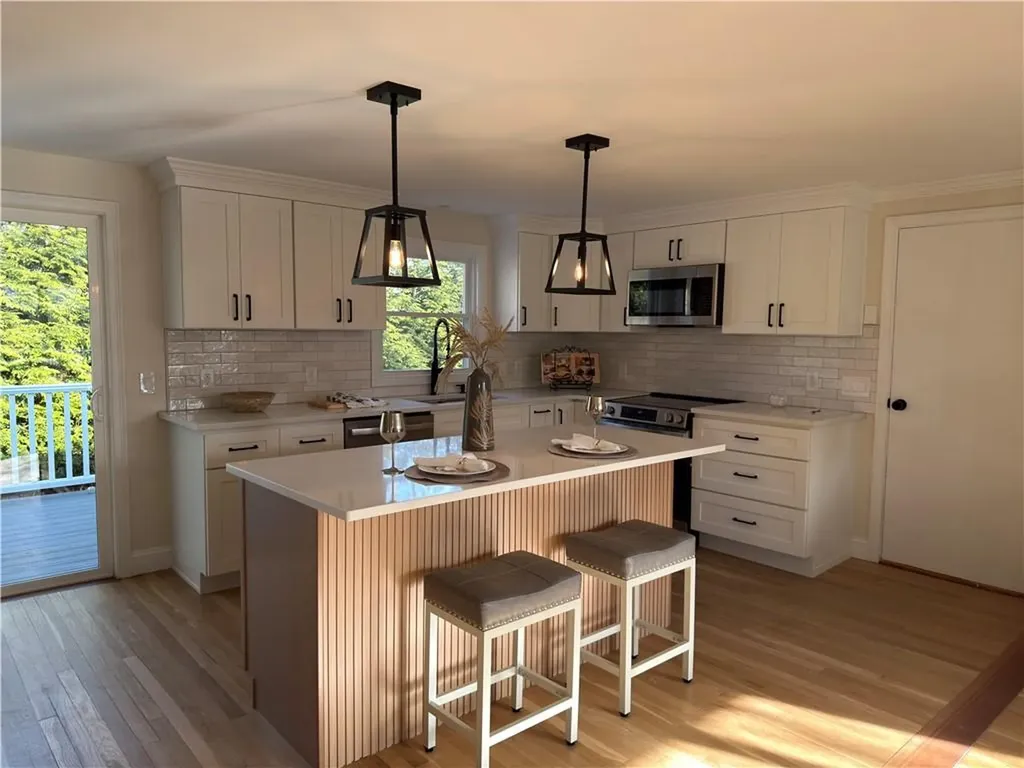 199 First Avenue East Greenwich RI 02818