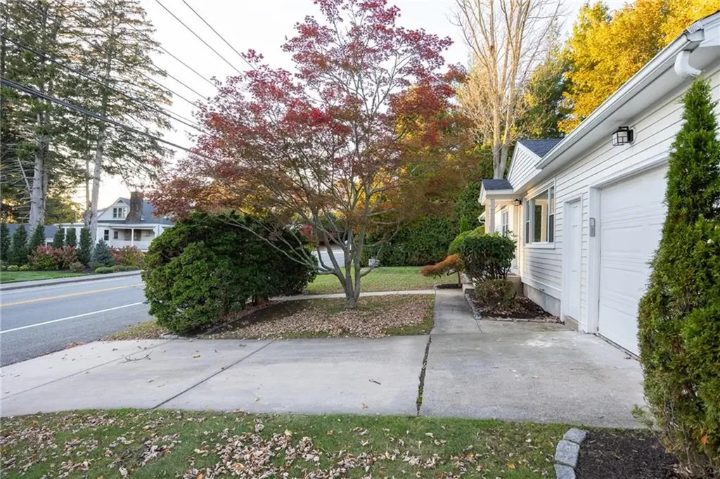 199 First Avenue East Greenwich RI 02818