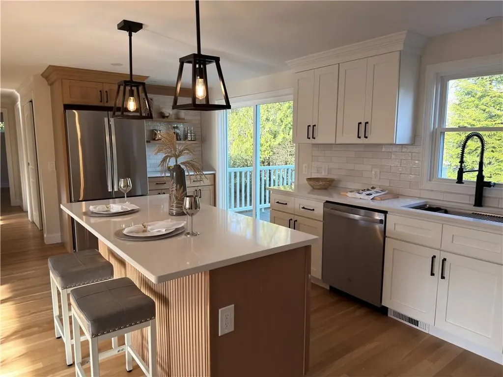 199 First Avenue East Greenwich RI 02818