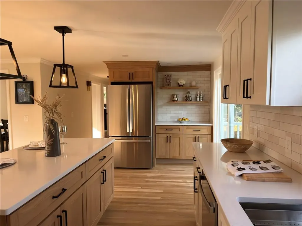 199 First Avenue East Greenwich RI 02818