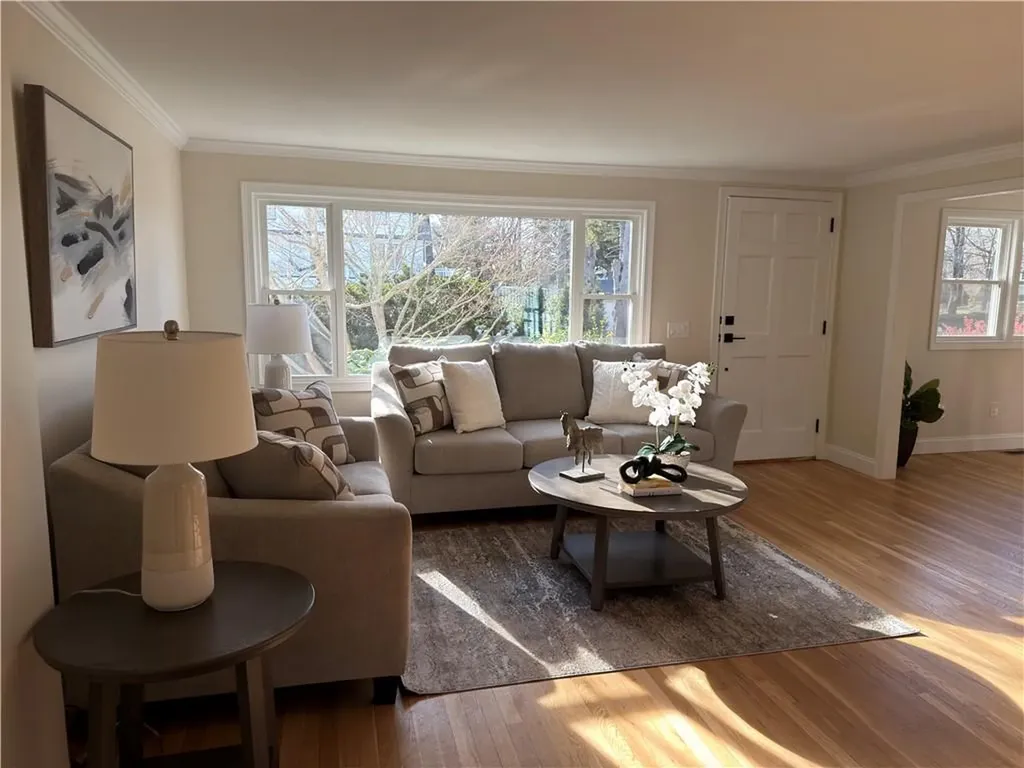 199 First Avenue East Greenwich RI 02818