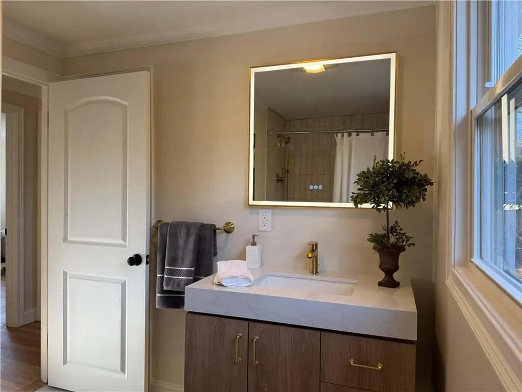 199 First Avenue East Greenwich RI 02818