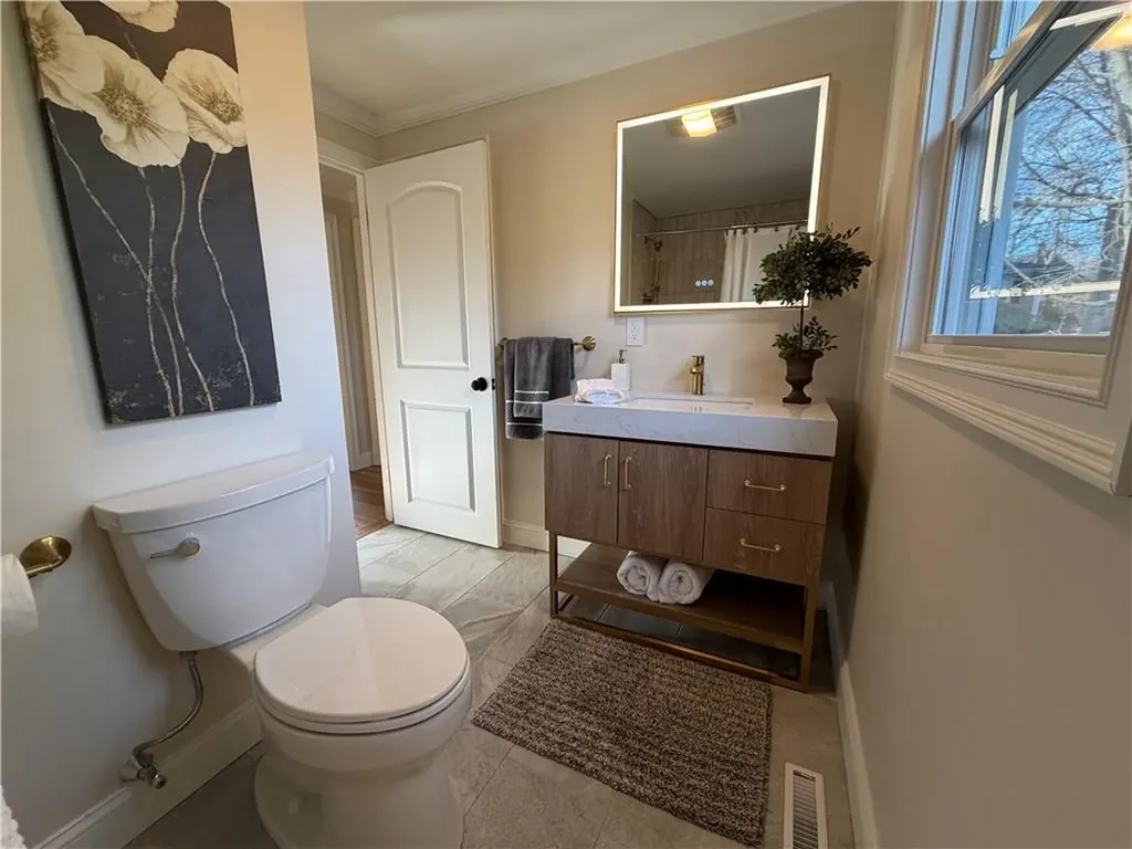 199 First Avenue East Greenwich RI 02818