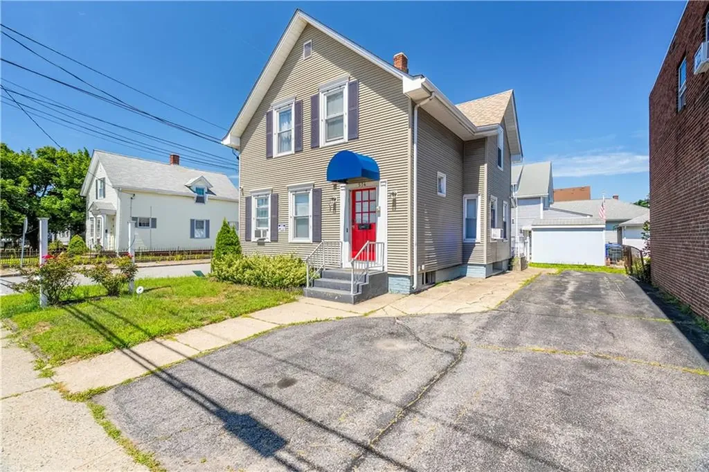 574 Central Avenue Pawtucket RI 02861