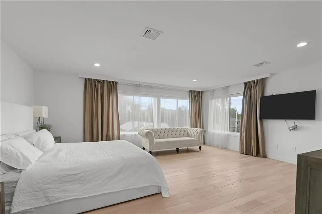 27 Weatherly Avenue Newport RI 02840