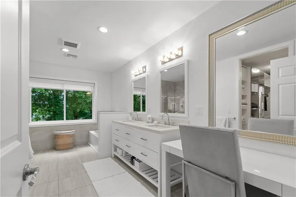 27 Weatherly Avenue Newport RI 02840