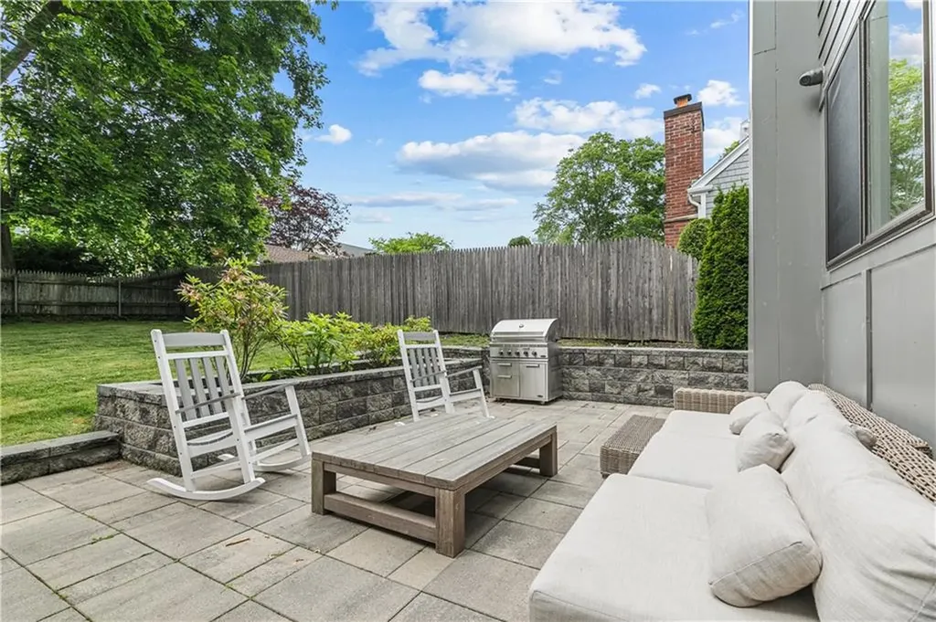 27 Weatherly Avenue Newport RI 02840