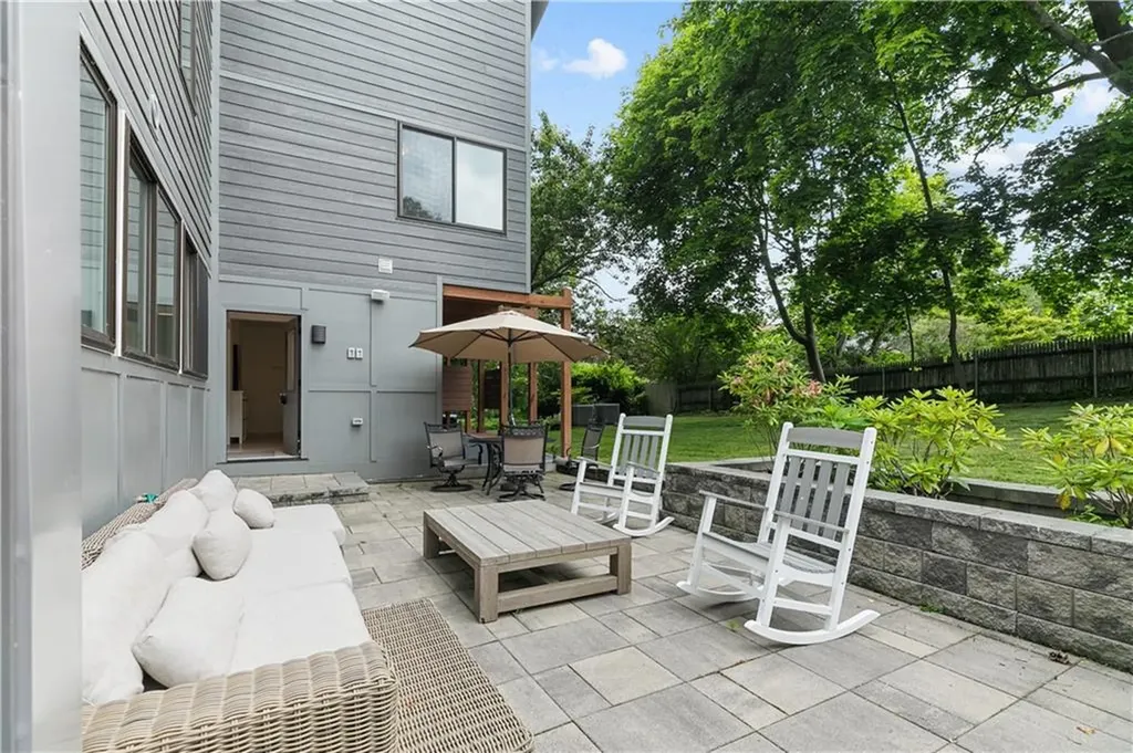 27 Weatherly Avenue Newport RI 02840