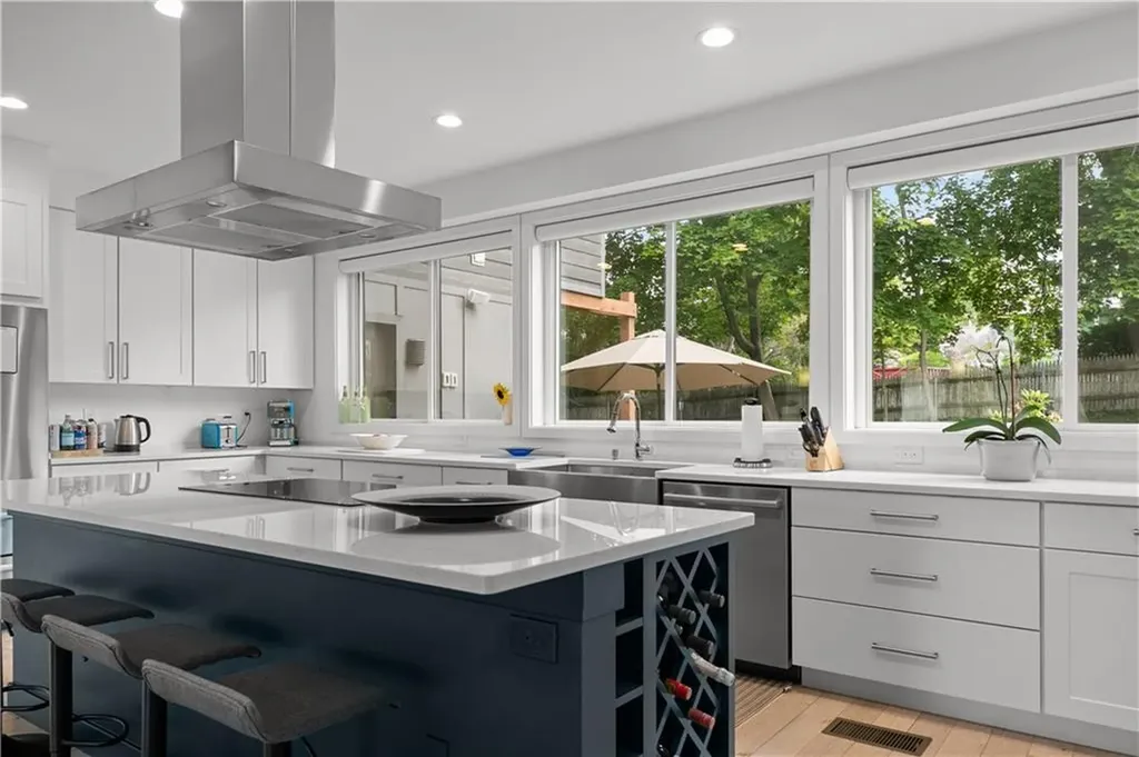 27 Weatherly Avenue Newport RI 02840