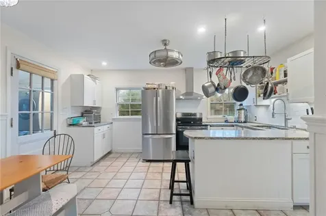 39 Hazard Avenue South Kingstown RI 02879