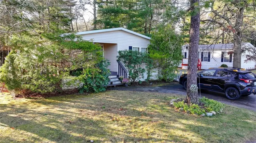 15 Kelly Lane Coventry RI 02816
