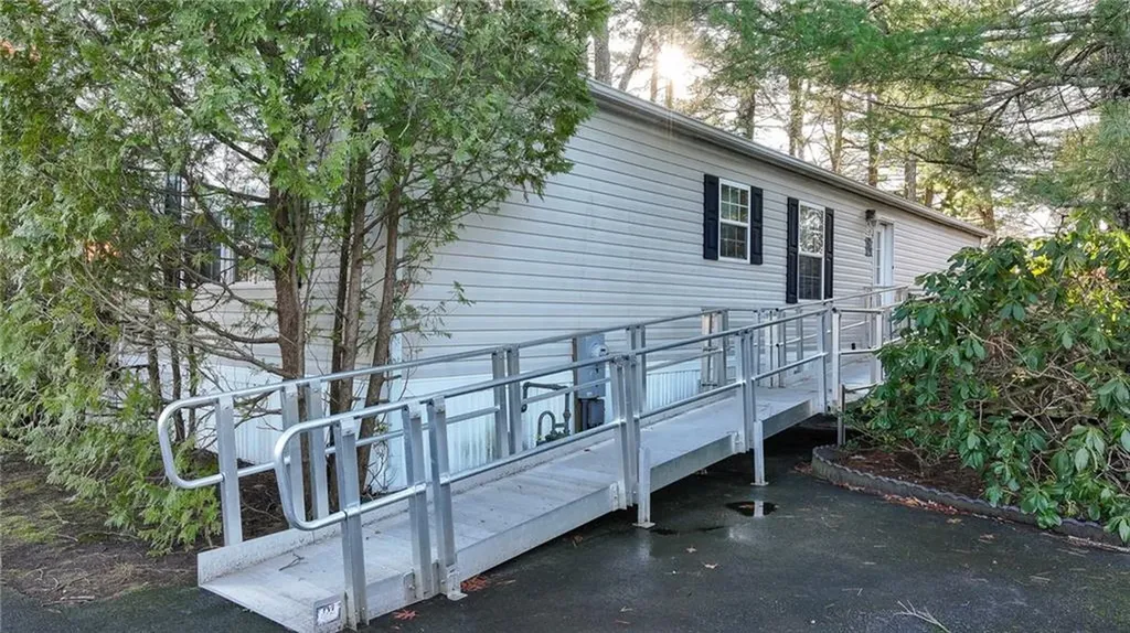 15 Kelly Lane Coventry RI 02816