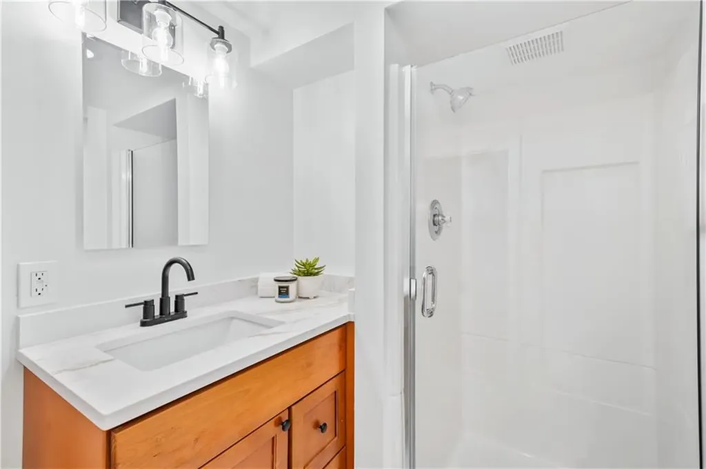 29 Wiliam Avenue Tiverton RI 02878