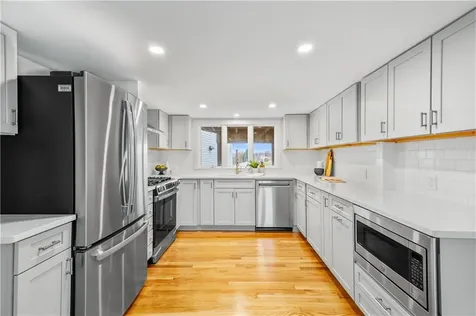 29 Wiliam Avenue Tiverton RI 02878