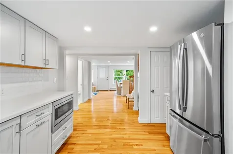 29 Wiliam Avenue Tiverton RI 02878