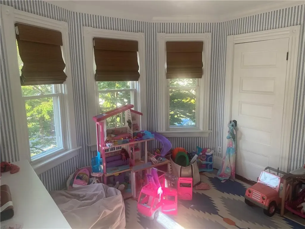 27 Mann Avenue Newport RI 02840