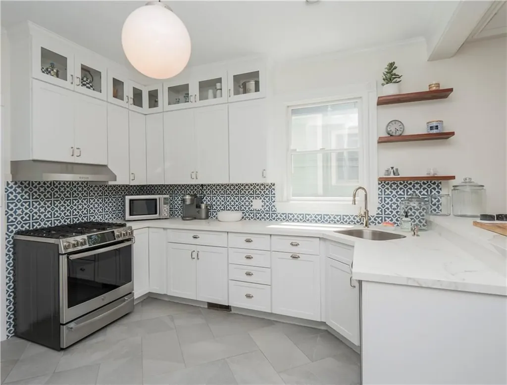 27 Mann Avenue Newport RI 02840