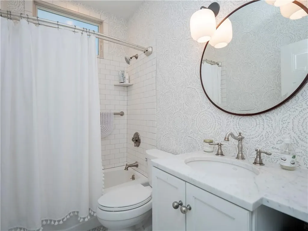27 Mann Avenue Newport RI 02840