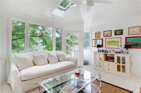 24 Hunter Avenue Newport RI 02840