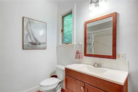 24 Hunter Avenue Newport RI 02840