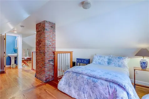 24 Hunter Avenue Newport RI 02840