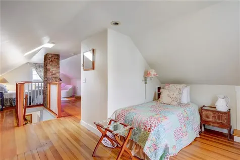 24 Hunter Avenue Newport RI 02840