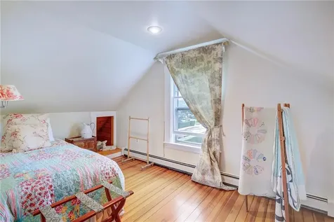 24 Hunter Avenue Newport RI 02840