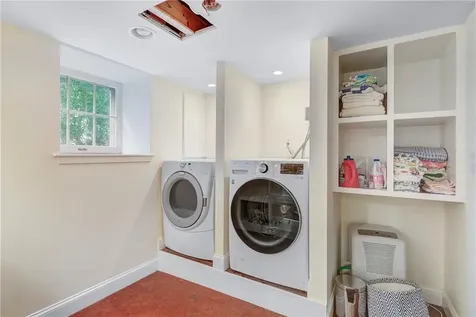 24 Hunter Avenue Newport RI 02840