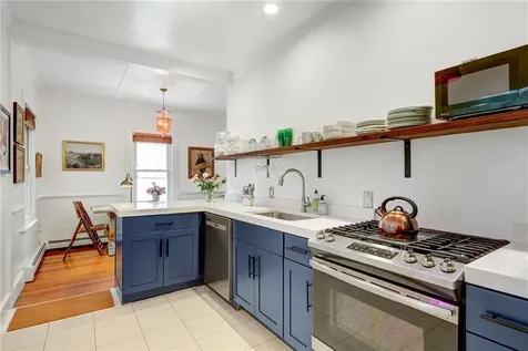 24 Hunter Avenue Newport RI 02840