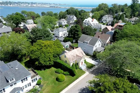24 Hunter Avenue Newport RI 02840