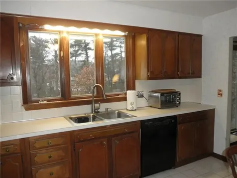 52 Walker Street Seekonk MA 02771