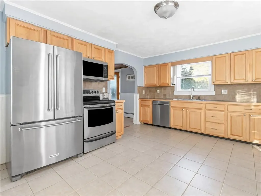 12 Earl Street West Warwick RI 02893