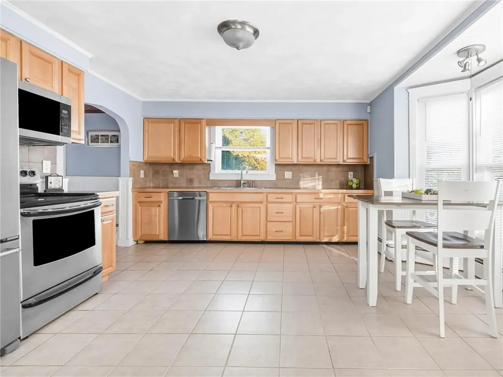 12 Earl Street West Warwick RI 02893