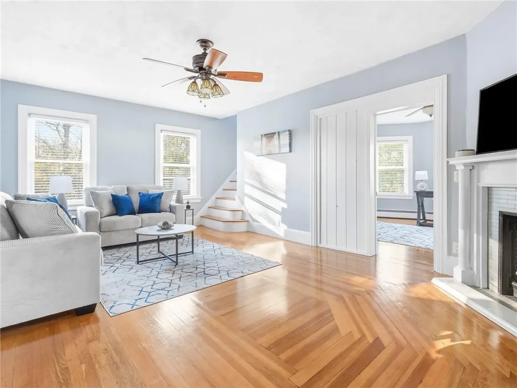12 Earl Street West Warwick RI 02893