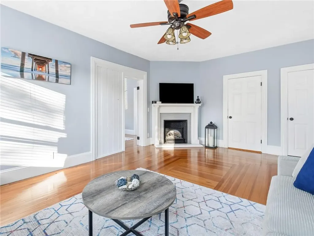 12 Earl Street West Warwick RI 02893