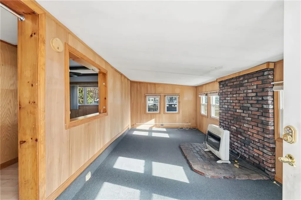 38 Oak Terrace Burrillville RI 02839