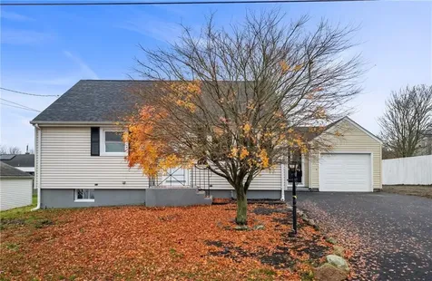 81 Kenyon Road Tiverton RI 02878