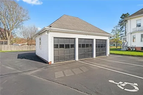 982 Warwick Avenue Warwick RI 02888