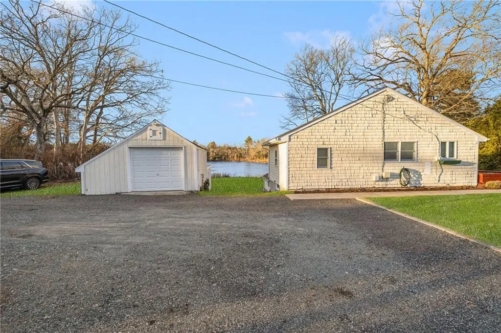 8 Pine Lane Coventry RI 02816