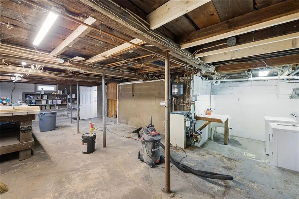 8 Pine Lane Coventry RI 02816