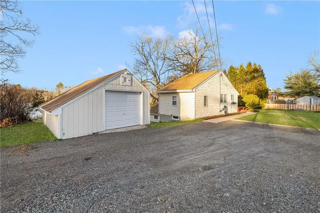8 Pine Lane Coventry RI 02816