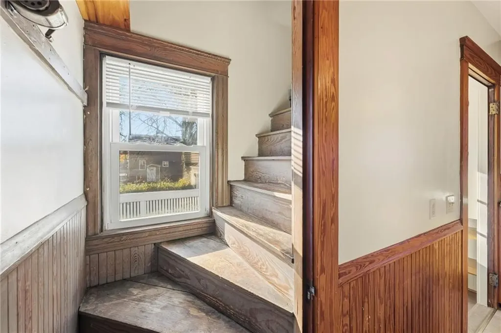 196 Harrison Avenue Warwick RI 02888