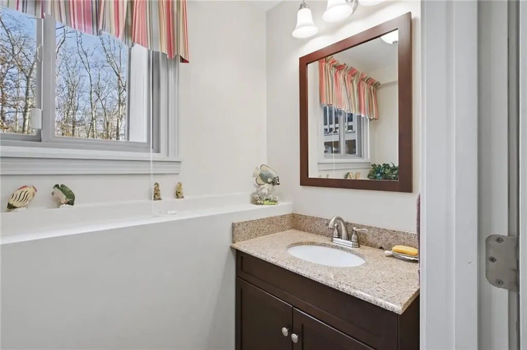 11 Wendy Lane South Kingstown RI 02879