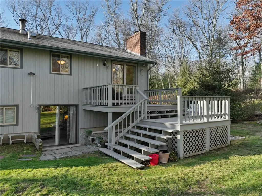 11 Wendy Lane South Kingstown RI 02879