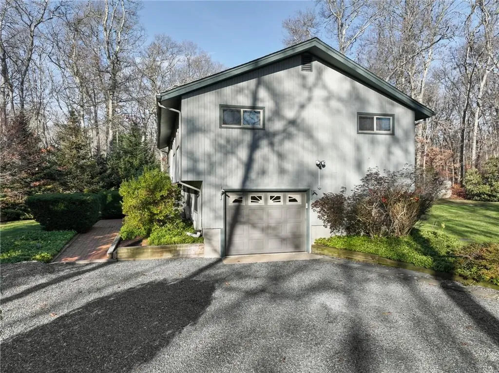 11 Wendy Lane South Kingstown RI 02879