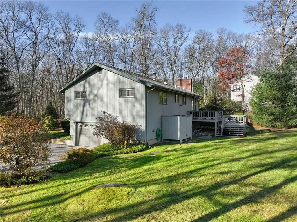 11 Wendy Lane South Kingstown RI 02879