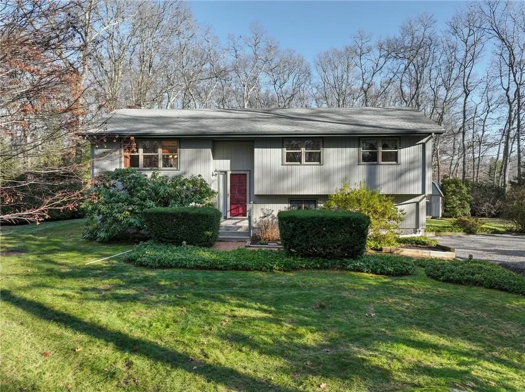 11 Wendy Lane South Kingstown RI 02879