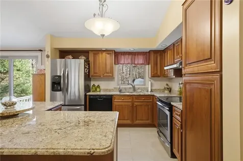 11 Wendy Lane South Kingstown RI 02879